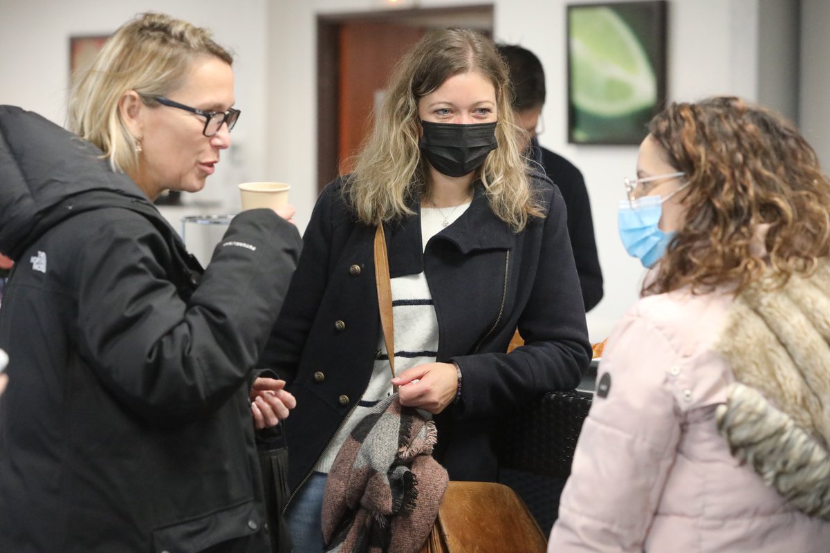UNmissionlocale's tweet photo. Public et intervenants se retrouvent autour d'un café pour commencer cette 2e partie des journées professionnelles des directrices et des directeurs #MissionsLocales2021 https://t.co/IqtFxKHbwP