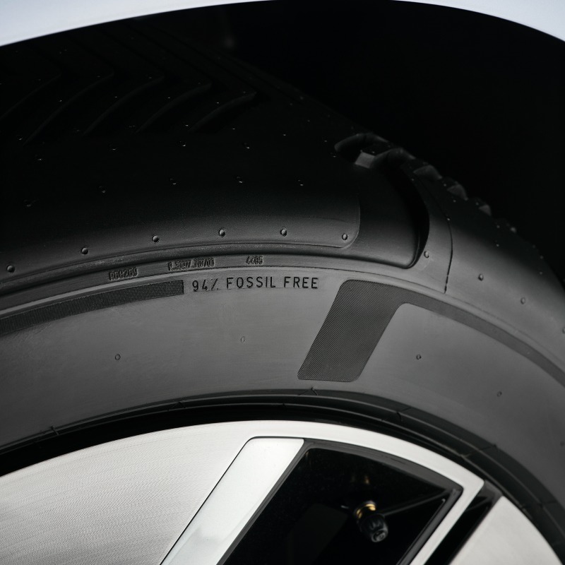 The Volvo Concept Recharge features these responsibly-manufactured Pirelli concept tyres: 94% fossil-free, made for a reduced environmental impact. #ConceptRecharge #ForEveryonesSafety