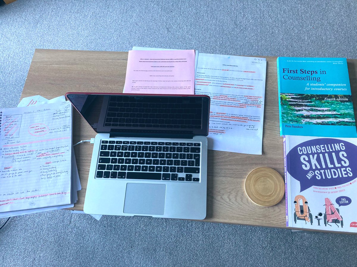 _Loumc's tweet photo. It’s that time of the week again… #homeworkday https://t.co/NOP2oI5tTK