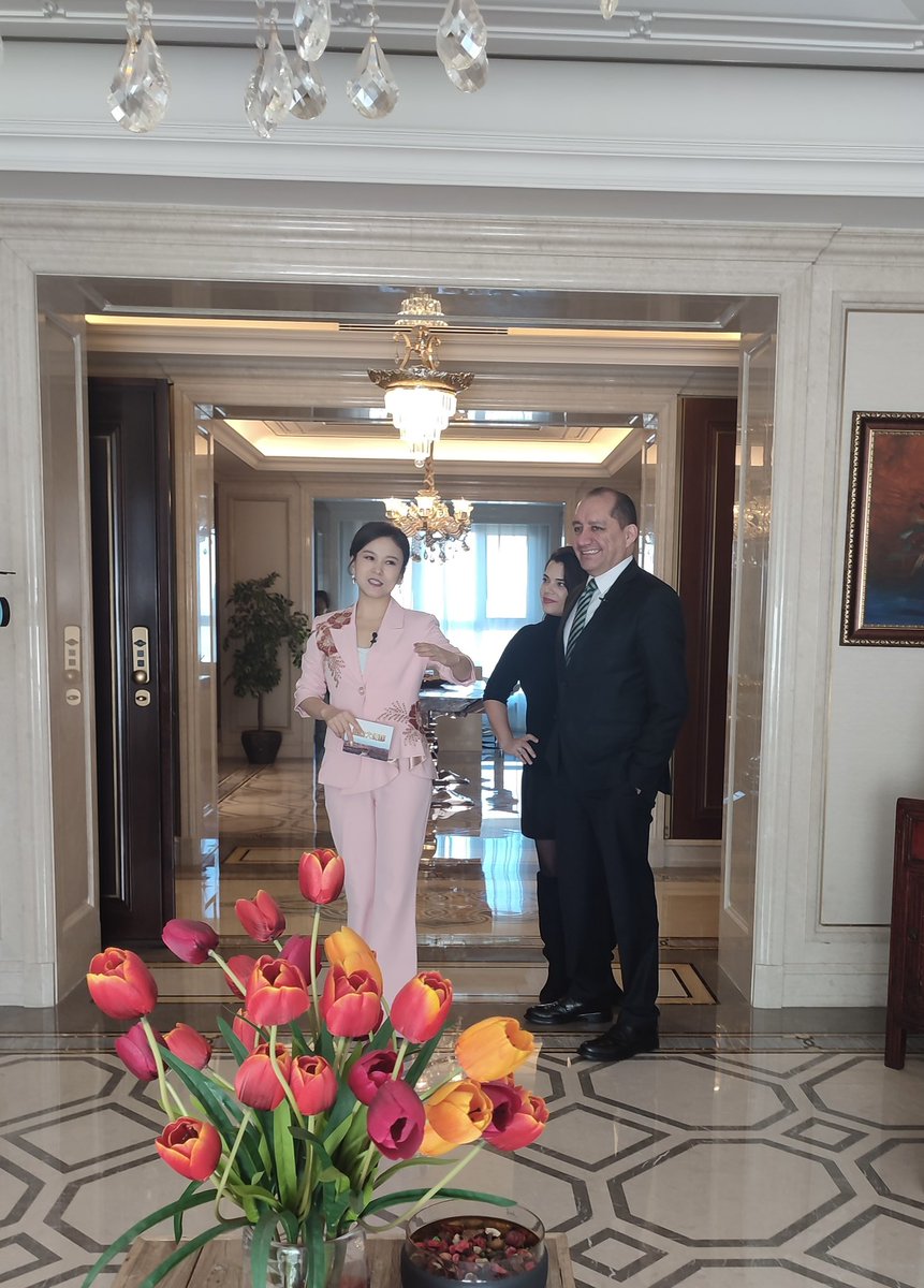 EmbajadaEcuChi's tweet photo. ⚠️🎬Thanks to #Meixi & #PropellerTV, one of the most popular stream channels, a documentary film from 🇪🇨🌏#MasEcuadorEnElMundo will be broadcast to a huge Chinese 🇨🇳🎥 audience through the #GuestEmbassy” program. https://t.co/5DkqypZRKH