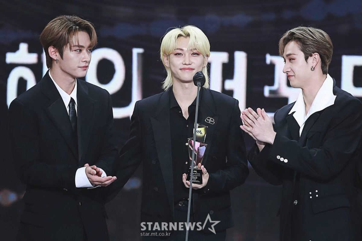 STAYWlTHMEEE's tweet photo. cries https://t.co/4Dey0A71DQ