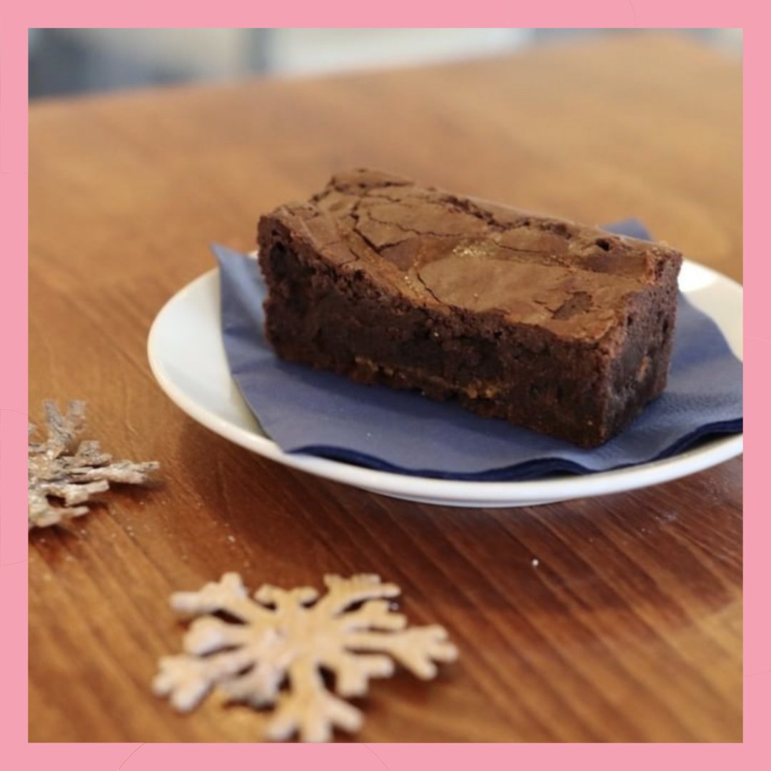 HelloHerneBay's tweet photo. Today kicks off @hathatscoffee 12 cakes of Christmas with this tasty salted caramel brownie...12 cakes and 12% discount...What a festive treat! 🍰🎄😋 #hernebay #hernebaykent #visitcanterbury #visitkent  #hernebaycafe #chocolatebrownie #browniesarelife #hathats #hellohernebay https://t.co/6kAKk7icqF