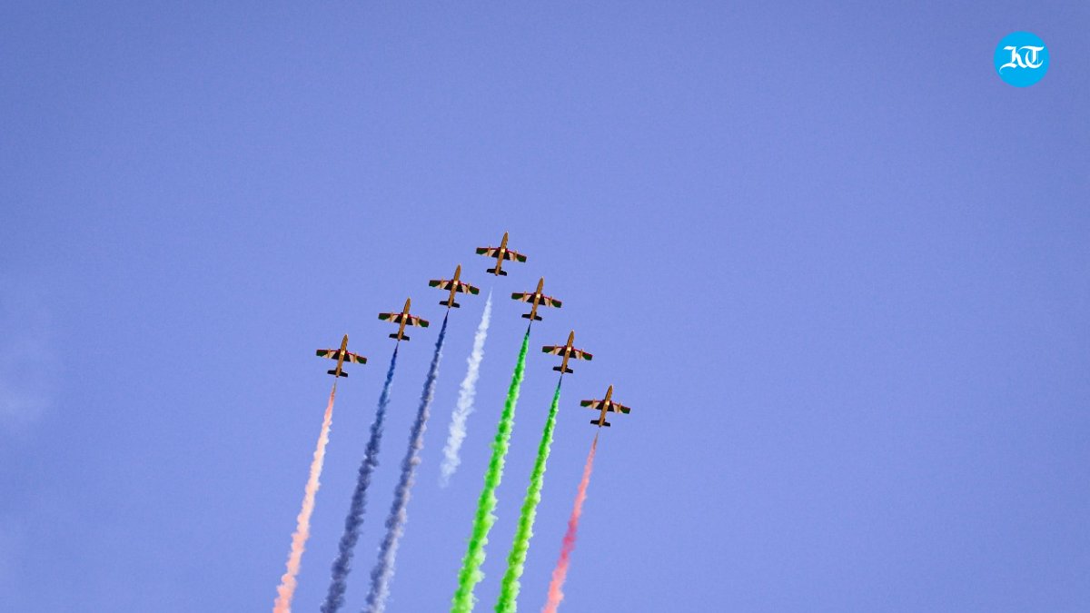 #UAE50: Stunning shots of the airshow on UAE’s 50th National Day. 

#UAENationalDay #UAENationalDay50 
Photo: Neeraj Murali/KT