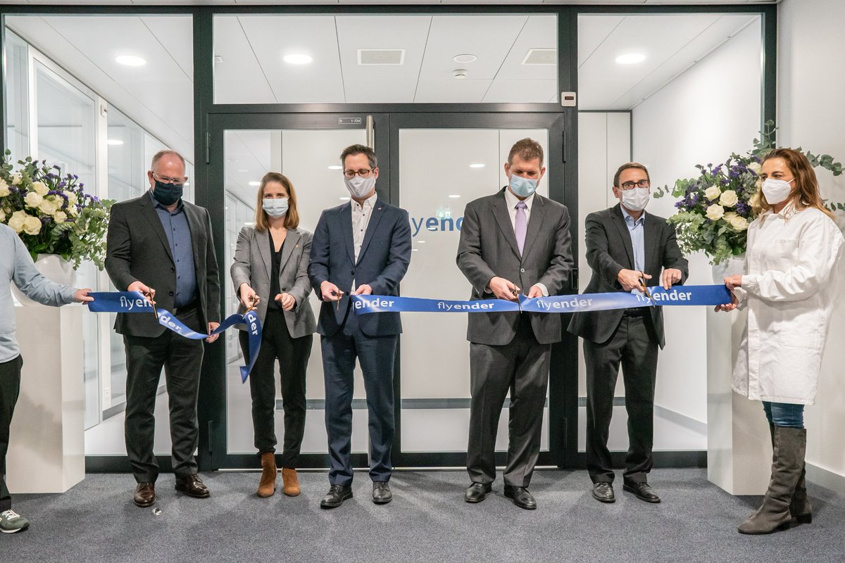 Our new laboratory at Zurich Airport. Ceremoniously opened. A milestone for Zurich Airport. Thanks to Dr. Risch Group, Checkport Switzerland, @FlySWISS , @MySwitzerland_d and all other partners.

#enderdiagnostics #diagnostic #pcrtest #fightcovid19 #travelsafely