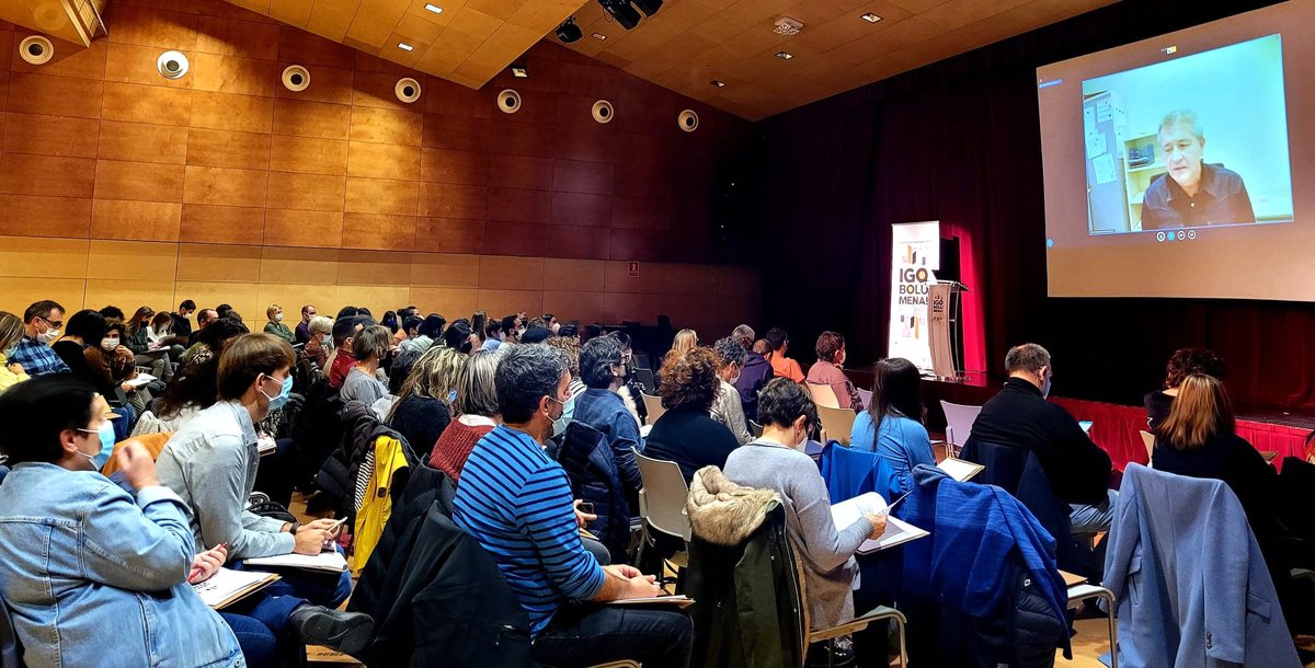 Eskerrik asko gaur #IgoBolumena jardunaldian parte hartu duzuen kide eta hizlari guztiei.
Mila esker Barakaldora hurbildu edo pantailaren bestaldean egon zareten lagunei.
Guztion artean euskararen periferia/k erdigunera ekarri ditugu.
Agur Barakaldotik!