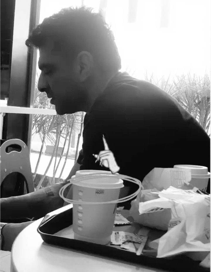 SA__1402's tweet photo. When even the non living things near u know what to be cautious of😌🔥🔥
#cautionhot #eijazkhan ❤ https://t.co/e944RmZ2Mi