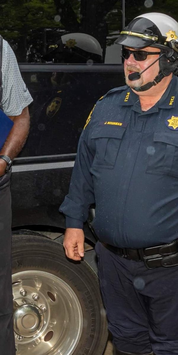 Se13Shape's tweet photo. #fatcop 3 https://t.co/Z5XIVqwTq0