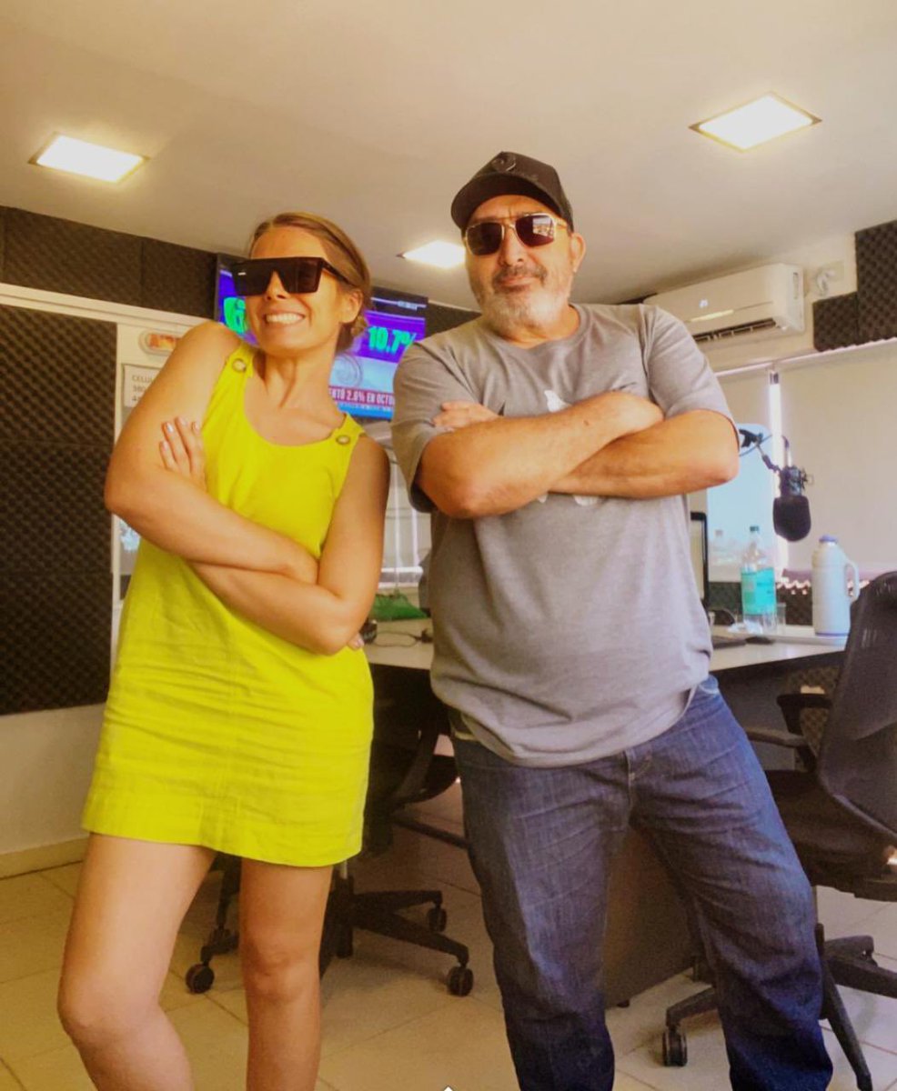 erimbarrionuevo's tweet photo. #buenjueves #congafas  en 
RVR 90.5 @RIOJAVIRTUALTW nos acompañamos hasta las 13hs en  •VAMOS QUE VENIMOS• con música y noticias más la mejor energía siempre!!! #graciastotales https://t.co/MfTw2SeToI