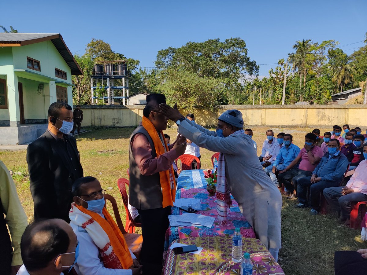 BiswajitDaimar5's tweet photo. As per the #HarGharDastak campaign, took a part in the Covid19 vaccination awareness program at Gitibari Health and Wellness centre under Khoirabari BPHC in Udalguri district today. To achieve 100% vaccination, I appeal the people to take the vaccine who have not yet taken it. https://t.co/HlIGrl5TRs