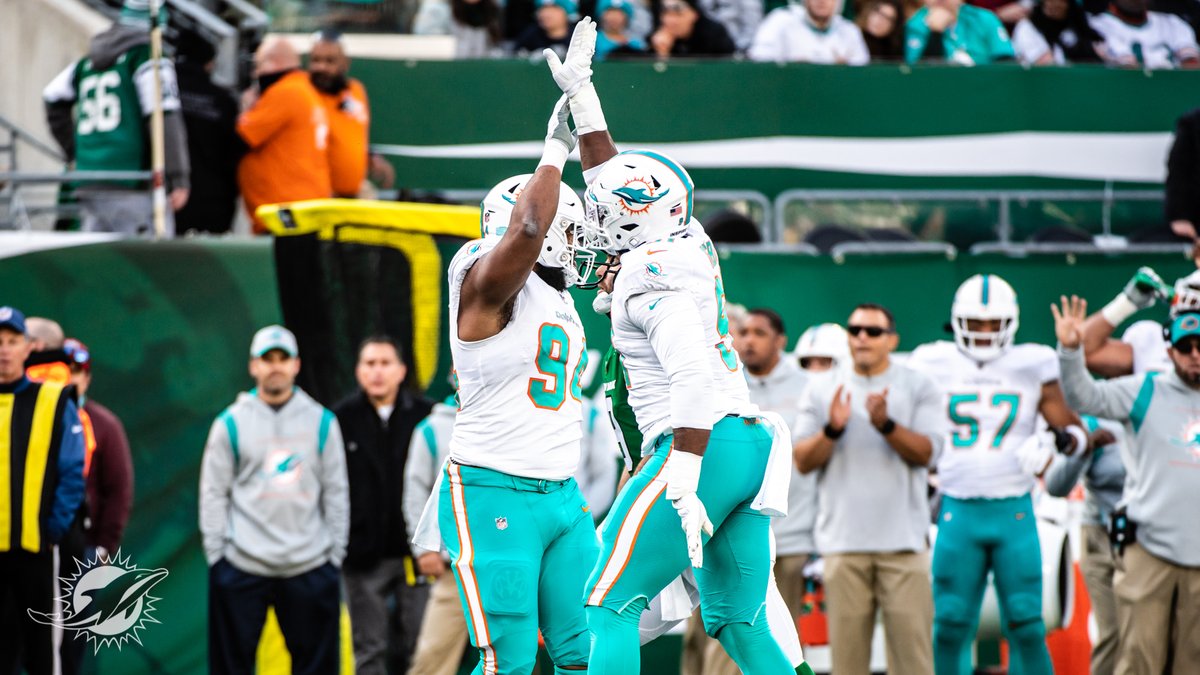 MiamiDolphins's tweet photo. Time to talk Pro Bowl 😎 Retweet to lock down your vote! 

#ProBowlVote x @cwilkins42 
#ProBowlVote x @EmanOgbah 
#ProBowlVote x @D1__JW 
#ProBowlVote x @mikegesicki 
#ProBowlVote x @Iamxavienhoward https://t.co/cpu41XnkGe