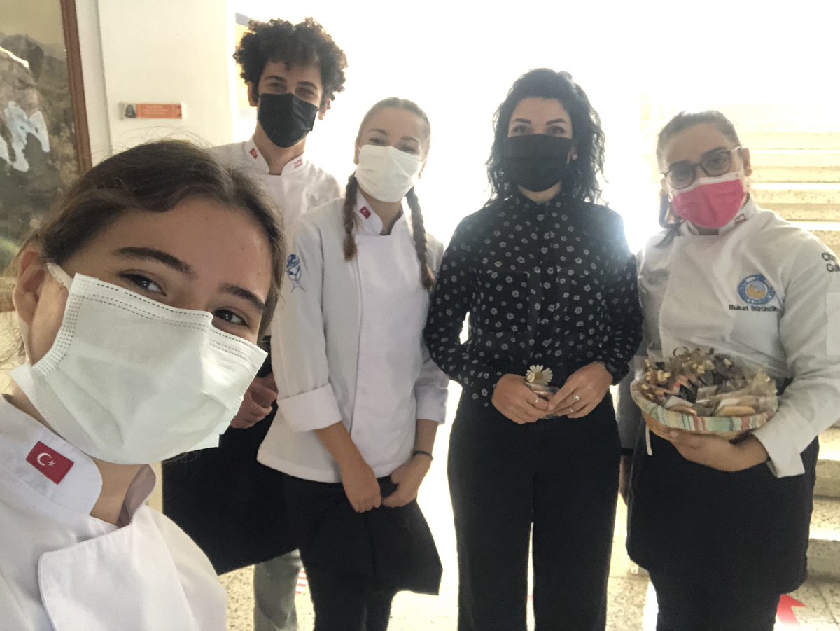 Değerli öğretmenlerimiz için hazırladığımız tatlı süprizler #öğretmenlergünü #gastrodaü #gastronomi #daü #turizmfakültesi #emu