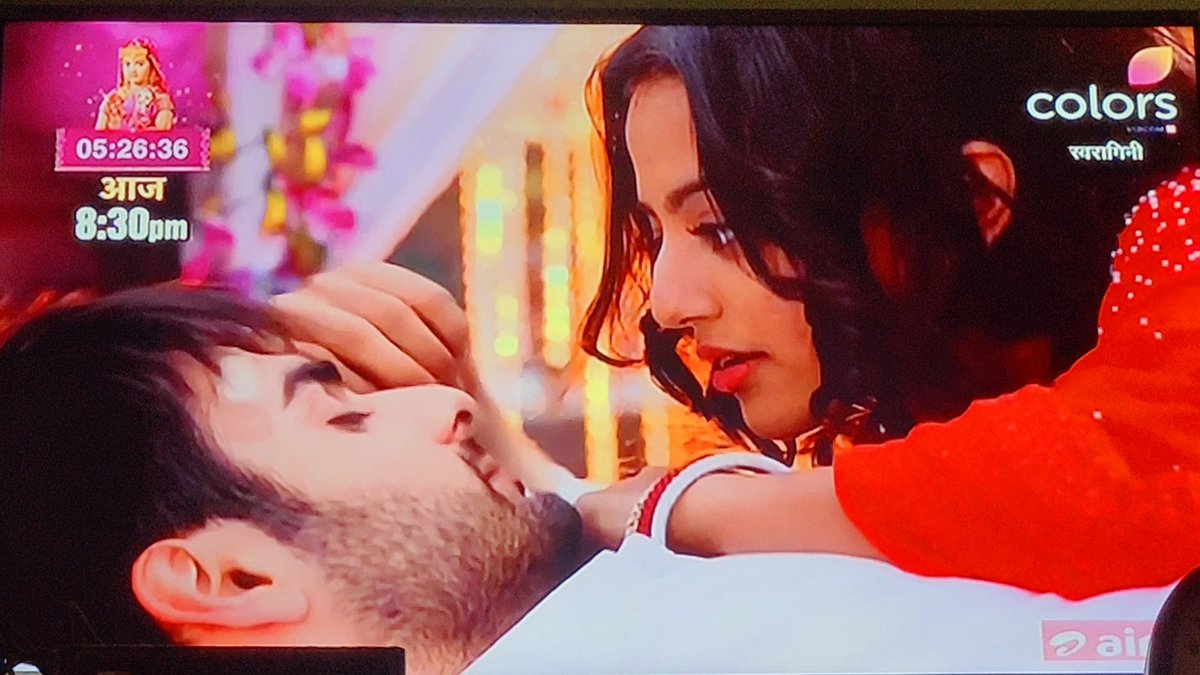 Rimuu23's tweet photo. Ok bye🙈🙈❤️❤️

#swasan #hellyshah #varunkapoor #swaragini #vahe https://t.co/8lSdsqtmvV