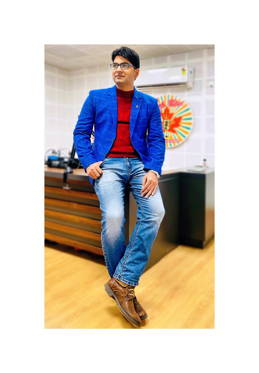 rjsahilmuzaffar's tweet photo. After hosting a day long event, it's always great to be back to my #DEN - #The_Studio
.
.
#host #emcee #radiojockey #radio #rj #love #studio #stage #mic #microphone #live #audience #passion #Sopore #AppleTown #Kashmir #imlovinit https://t.co/Rzz79yh6t6