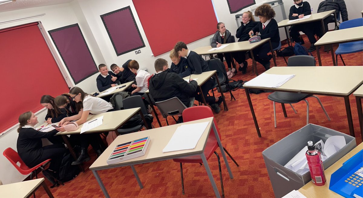 support_lhs's tweet image. 2T working hard discussing the social issues we care about! #RespectResilienceResponsibility