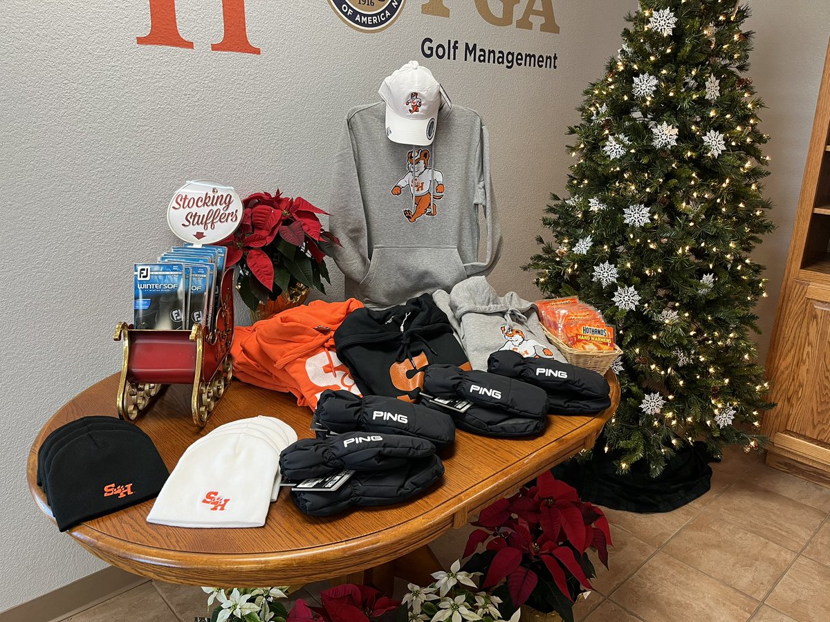 bearkatcourse's tweet photo. Our elves have been busy! Stop by the shop to grab your fav items for the golfers in your life. #shsu #ChristmasGiftIdeas #StockingStuffers #bearkats #bearkatcourse https://t.co/D1JJ6SV6OZ