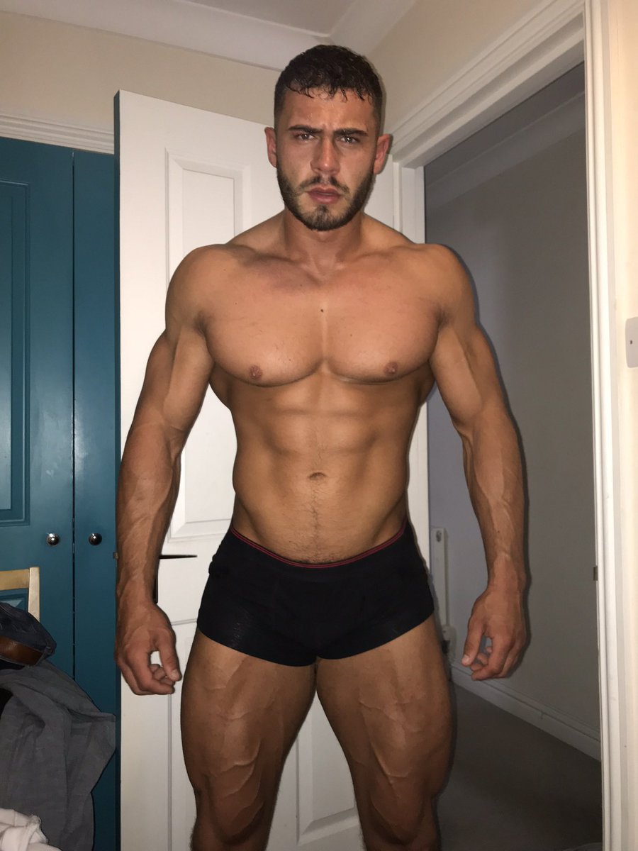 JamesATkhan's tweet photo. Master is here bored ready to drain you fuckers 👀 DM me 😈
#findom
#pig
#master
#slaves
#alpha https://t.co/Exl6rJLUoq