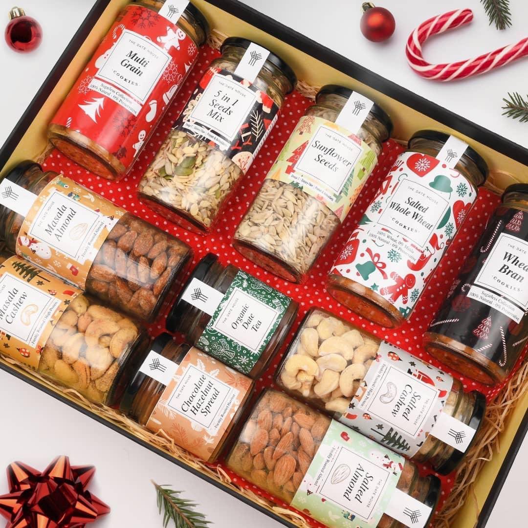 TheDateHouse1's tweet photo. It's the 2nd of December! It's that wonderful time of the year again. A time for celebration, laughter, joy, gifts and love. Are you excited for Christmas? Cause this season, we have special gift hampers made to celebrate the christmas
#thedatehouse #cookies #christmasgifts #xmas https://t.co/zxtm1ELkuF