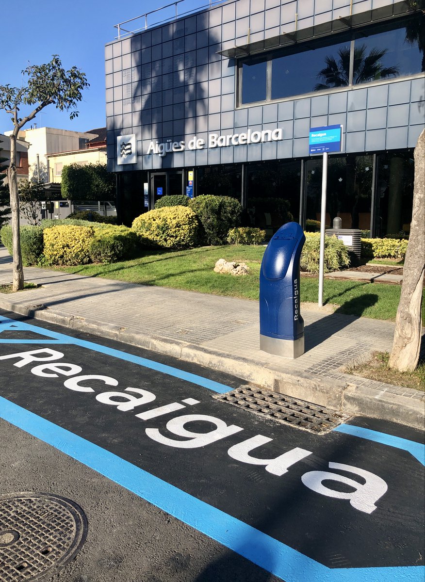 Sergi_clp's tweet photo. Contents des DOP Llob Sud @aiguesbcnclient de participar en l’impuls de recursos alternatius amb la inauguració de #recaigua. Aquest punt de recàrrega intel·ligent permetrà a @AjuntamentGava establir patrons de consum per un ús més eficient de l'aigua per reg i neteja de carrers. https://t.co/CxVLme4y0i