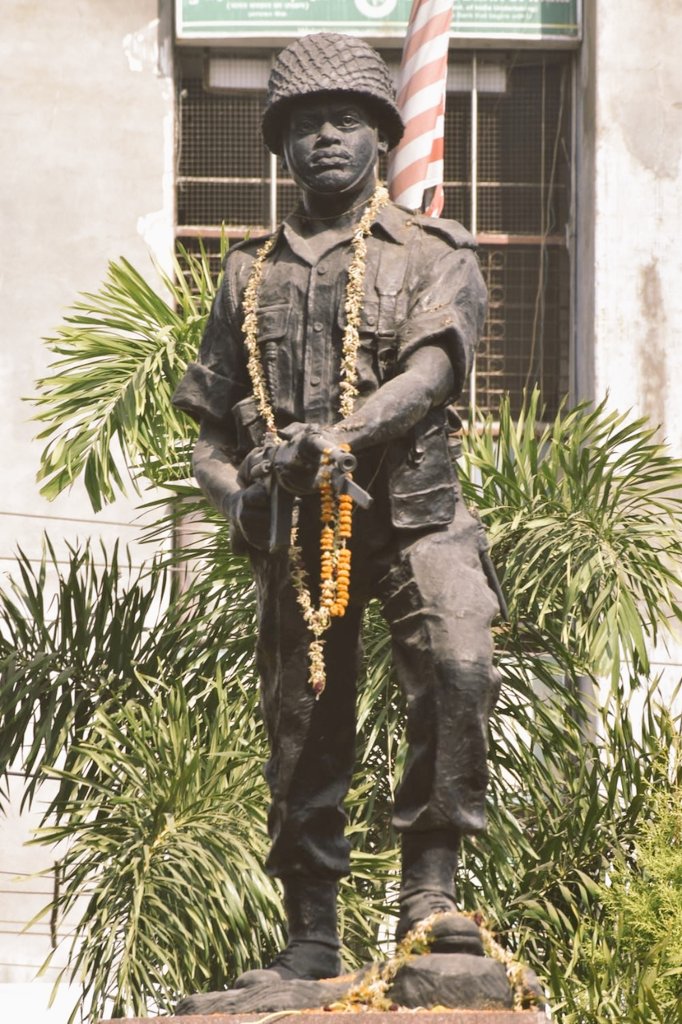 HQ_DG_NCC's tweet photo. #NCCforStatues 
NCC pays Tribute to braveheart L/Nk Albert Ekka, PVC, 14 Guards, who displayed exceptional valour &amp; made the supreme sacrifice for the country in the 1971 Indo-Pak war.
Join us at  https://t.co/XZImPoiwy4 on 03 Dec at 1100hrs for live ceremony from NCC Gp Ranchi. https://t.co/RAhrBwkOsK