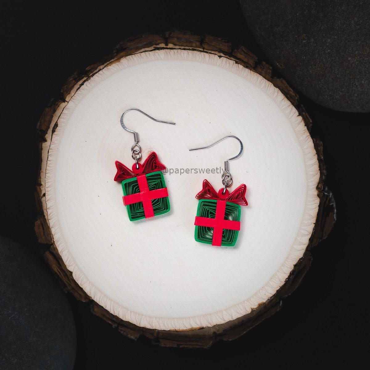 Christmas is a tonic to our souls. It moves us to think of others rather than ourselves. It directs our thoughts to giving!
.
.
.
#christmasgifts #giftbox #giftboxearrings #paperearrings #quillingearrings #lightweightearrings #uniquejewelry #sustainablefashion #ecofriendlyjewelry