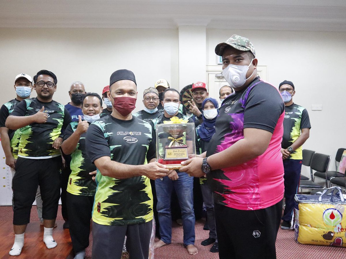 jkrtmerah's tweet photo. Majlis penyampaian hadiah &amp; penutup Karnival Sukan KSSK JKR Tanah Merah yang disempurnakan oleh Jurutera Jajahan. Tahniah kepada para pemenang.
#JasaKepadaRakyat #KarnivalSukan #SemangatBerpasukan #MembentukUkhuwah #JKRians #JKRVENGERS https://t.co/QAE87gmQUP