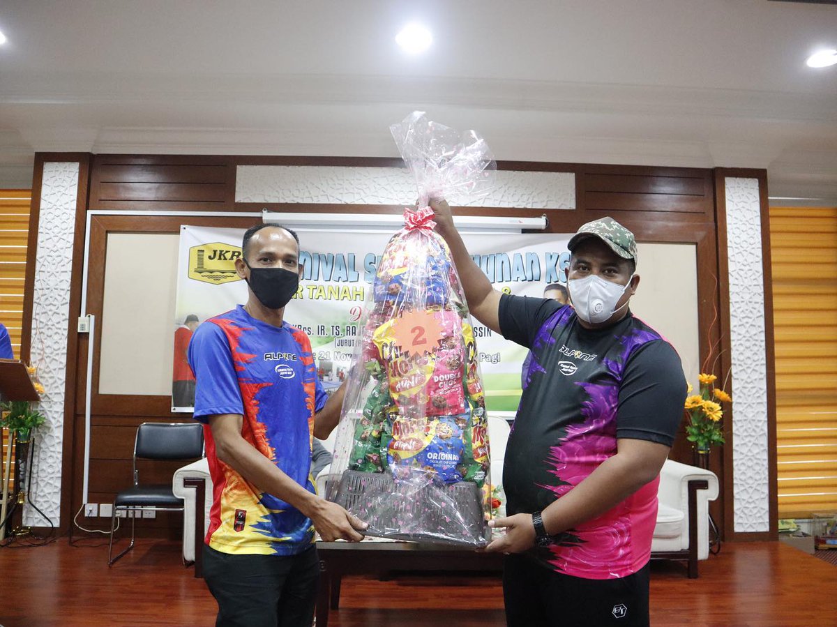 jkrtmerah's tweet photo. Majlis penyampaian hadiah &amp; penutup Karnival Sukan KSSK JKR Tanah Merah yang disempurnakan oleh Jurutera Jajahan. Tahniah kepada para pemenang.
#JasaKepadaRakyat #KarnivalSukan #SemangatBerpasukan #MembentukUkhuwah #JKRians #JKRVENGERS https://t.co/QAE87gmQUP