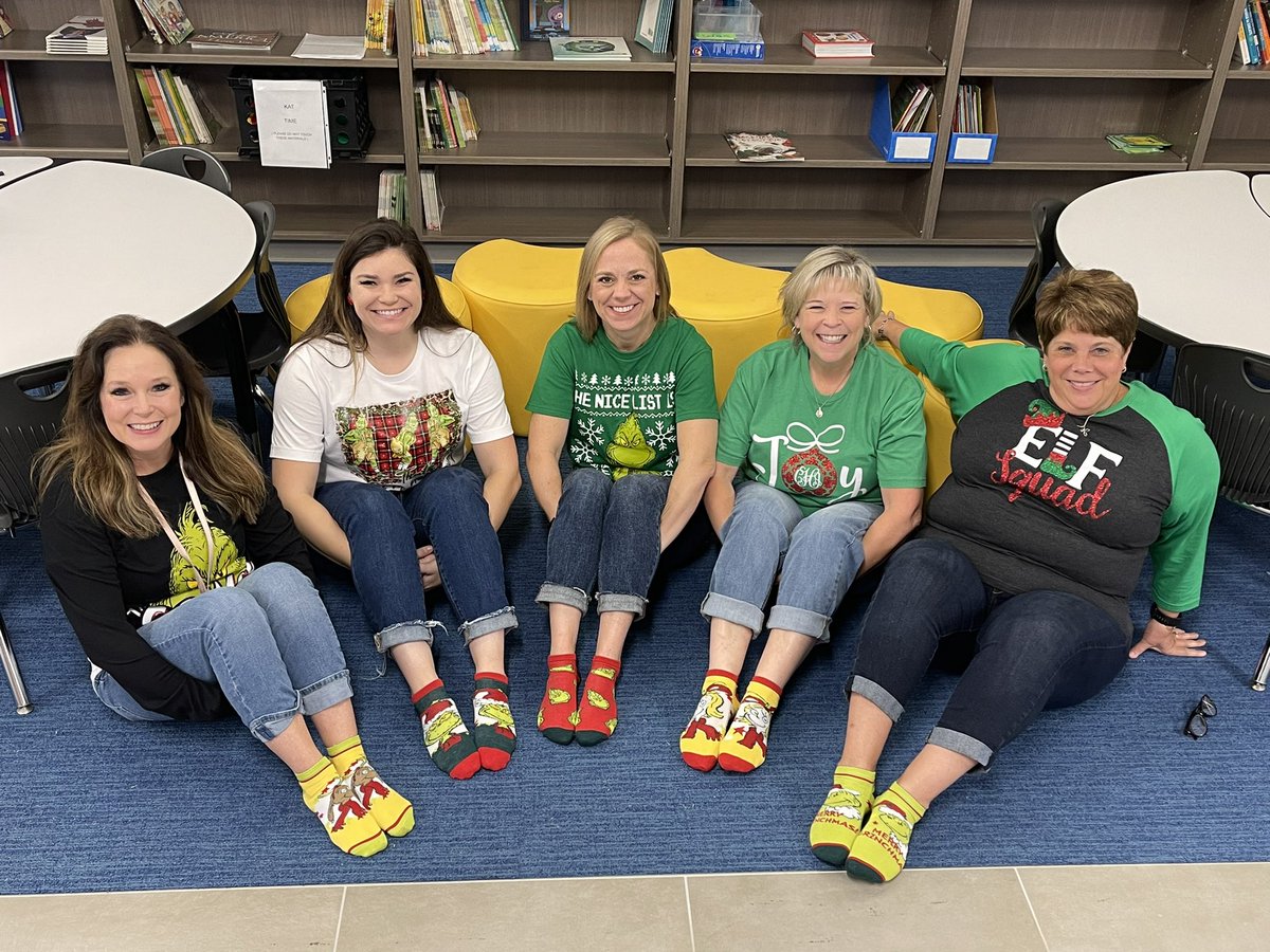 QueefLatinahO_G's tweet photo. In a world of Grinches, be a Cindy Lou Who! @WISDLagway @LauraAnnZapata1 @kristig29381781 @MrsSlaven_1st #firstgraderocks #itsthegrinchday #greenisourcolor https://t.co/IAc3GqRXCs