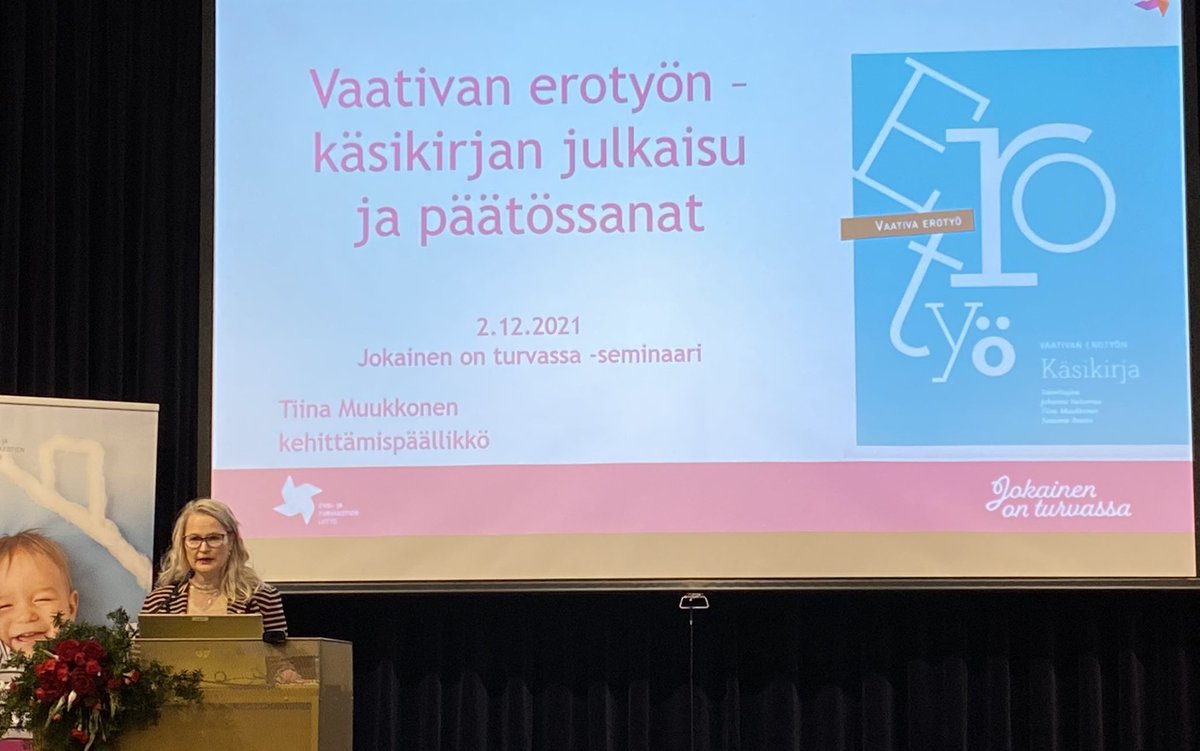 JaanaAutto's tweet photo. @tiina_muukkonen ja Vaativan erotyön -käsikirjan julkaisu.✨ Lapsen tilanne ja lapsen oikeudet ovat tämän käsikirjan lähtökohta. #turvassa #vaativaerotyö #jokainenonturvassa https://t.co/KZ1eg3hkgG