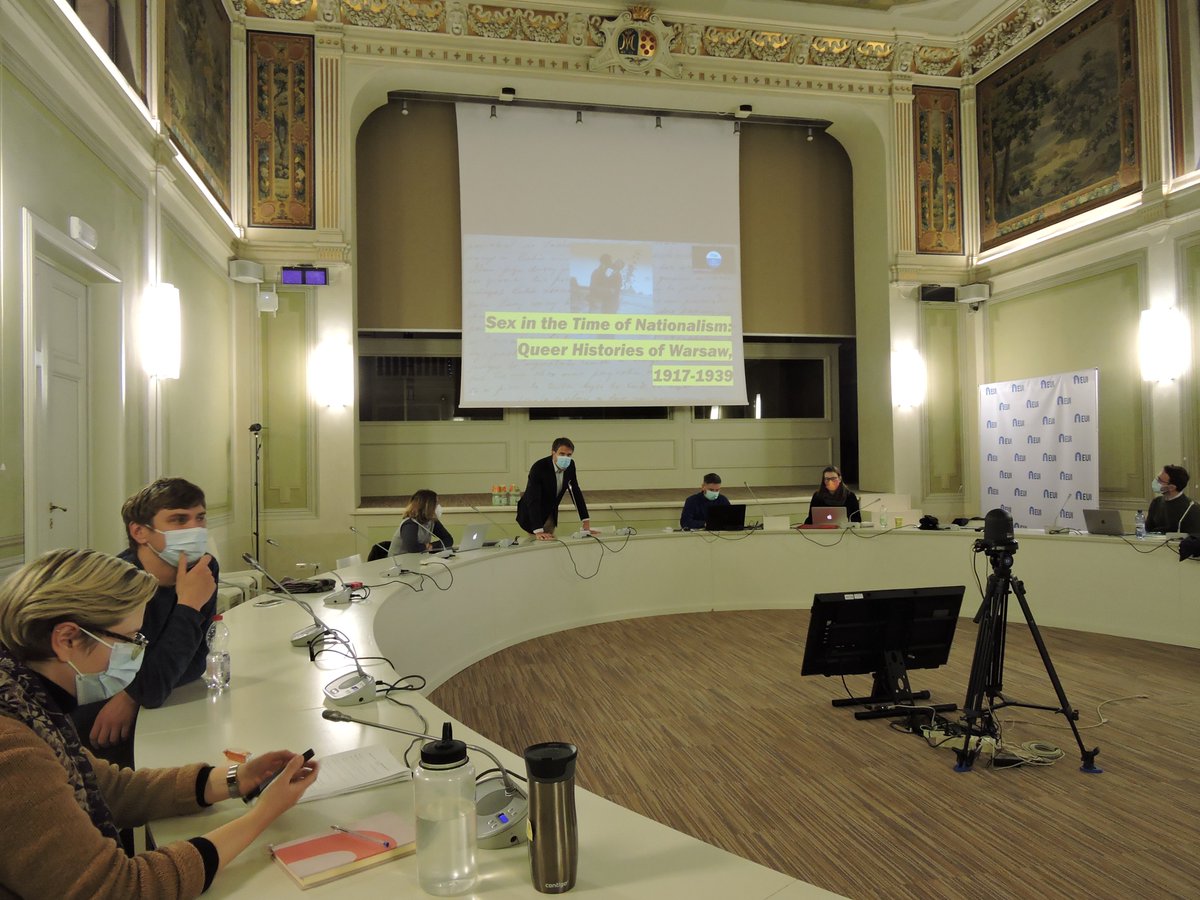 EUI_MWProgramme's tweet photo. 📌Yesterday we had the pleasure to have Prof. Larry Wolff (@nyuniversity) with us @EUI_EU, first for a masterclass session where @AnnaDobrowolsk6 @infinite_milos @KamilKarczewski @racheltrode presented their research topics, then for the #MWLecture on the idea of Eastern Europe. https://t.co/QjJsQwrgyy