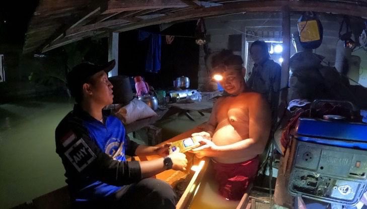 Tim Bang <a href="/irwan_fecho/">Irwan Fecho</a> segera mengunjungi lokasi dan membantu masyarakat terdampak. 

Semoga bencana banjir ini segera surut dan masyarakat dapat beraktivitas seperti sedia kala

Terjadi banjir di Hambur Batu, Meratak Kecamatan Bengalon Kabupaten Kutai Timur, Kalimantan Timur.