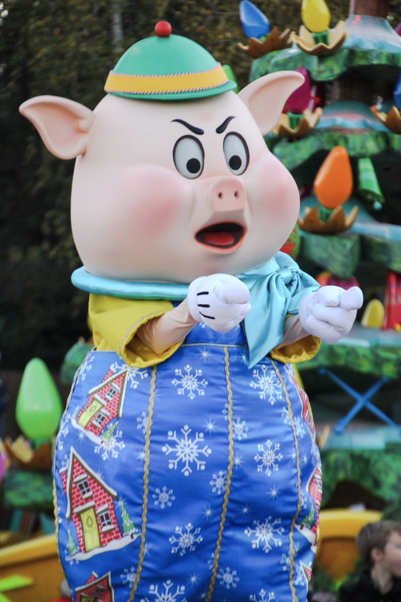 CharactersPBlog's tweet photo. Mickey’s Dazzling Christmas Parade - Practical Pig ❄️✨🐷

#practicalpig #nafnaf #disneymagic #thethreelittlepigs #disneychristmas #disneylandparis #disneyparks #disneycharacters #disneyfriends #disneypals #disneyphoto #disneyenchantedchristmas https://t.co/QWX5rYv1Bm