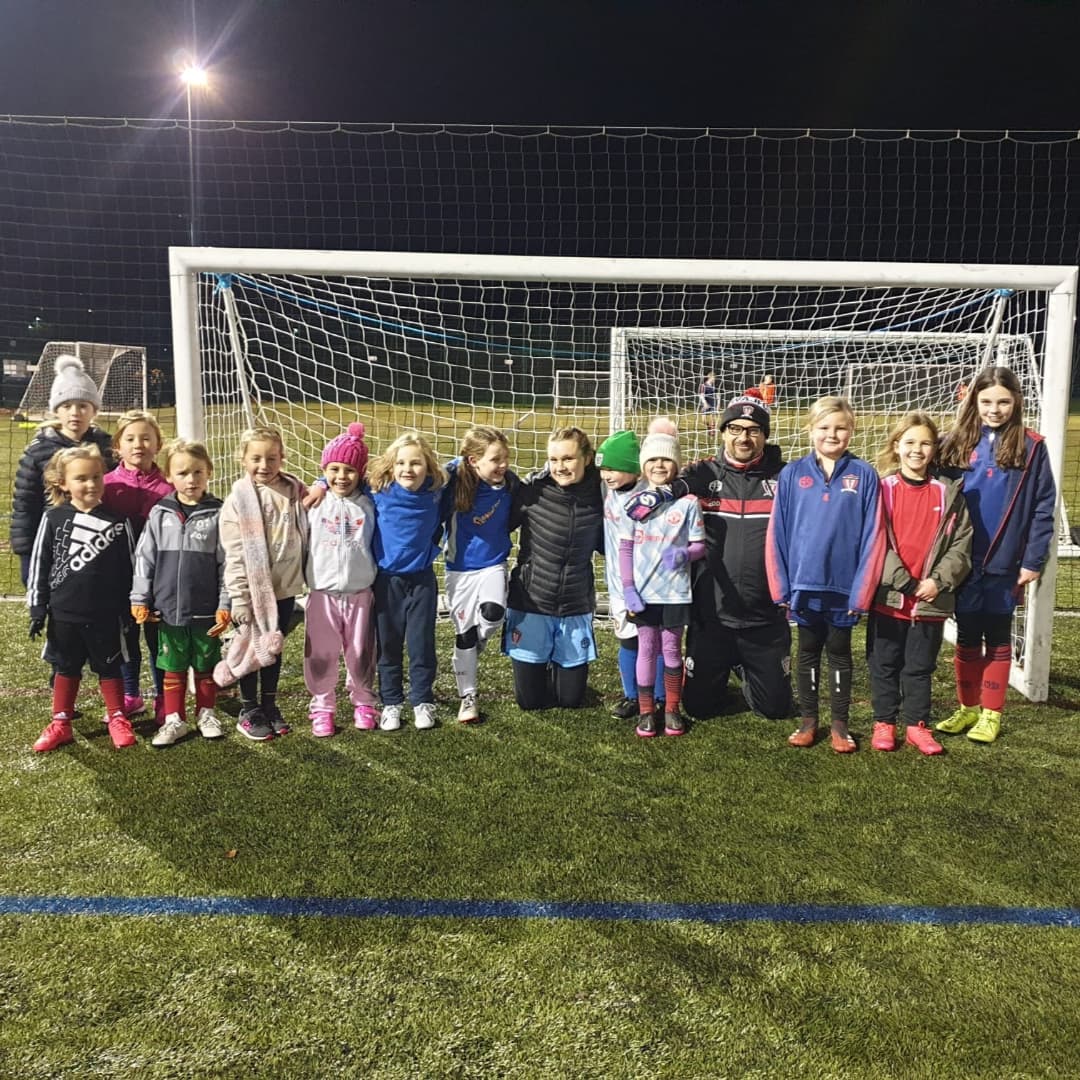 Last night Witton Wildcats were joined by <a href="/Wittongirlsjfc/">Witton Albion JFC Girls U15s</a> goalkeeper and GK coach to learn about the role of the keeper and to pick up some new skills. Well done to all the children for joining in and having a go! ⚽️🏆⚽️ 
#letgirlsplay #wildcats <a href="/Cheshire_FA/">Cheshire Football Association</a> <a href="/CheshireGirlsFL/">(Mid) Cheshire Girls Football League</a>