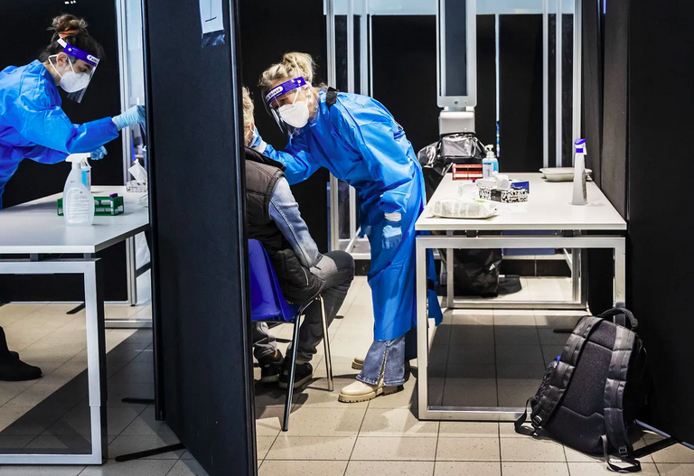 "The Omicron Variant Is a Mystery. Here’s How Science Will Solve It" via <a href="/WIRED/">WIRED</a> #NEIDLNews
tinyurl.com/2xxc3eyv