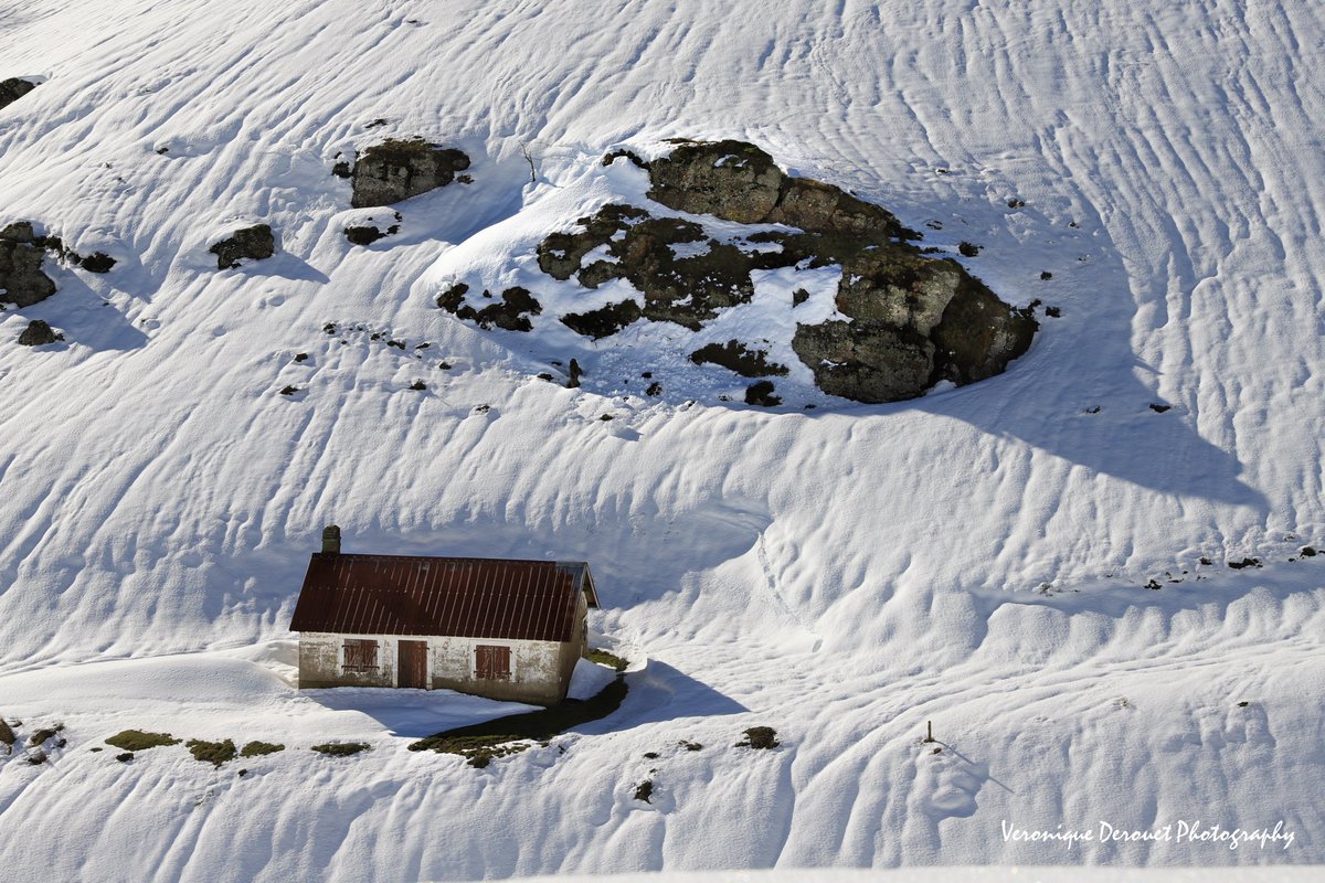 vederouet's tweet photo. Beautiful snowy mountains 
Veronique Derouet 11/2021
#paysagebasque #paysbasque #basquecountry #pyreneesatlantiques #snow #snowday @ThePhotoHour https://t.co/Gbcz8k9QbY