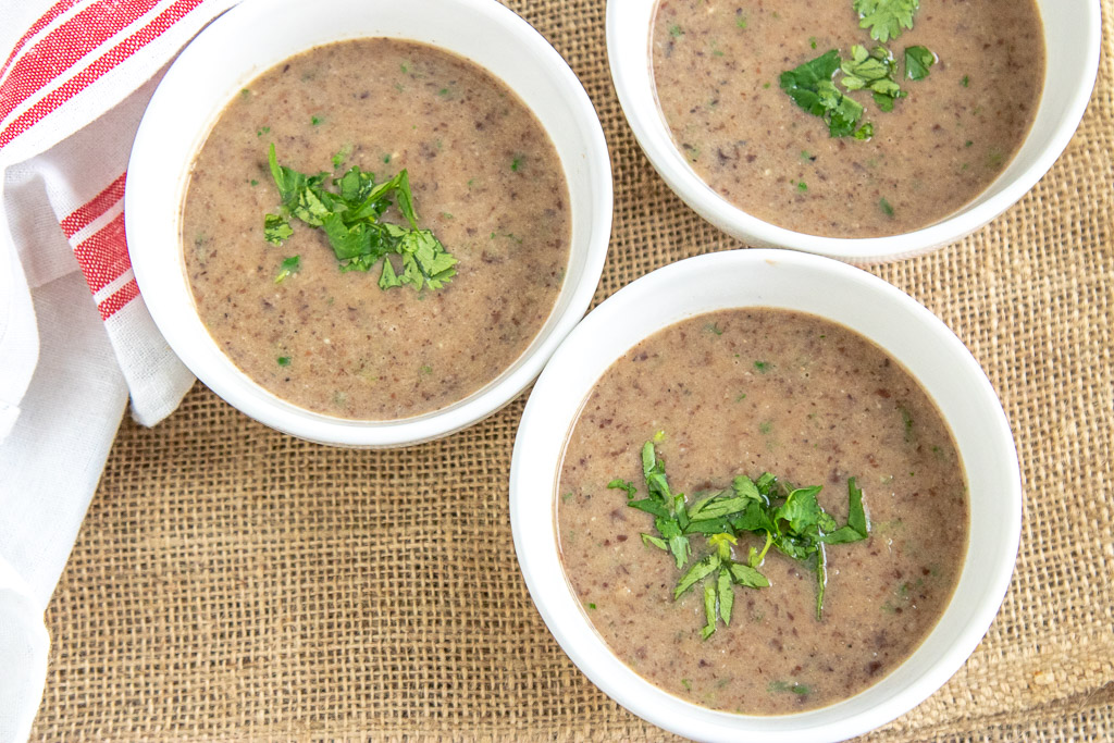kyleecooks's tweet image. Warm, earthy black bean soup with garlic, cumin, cilantro and a touch of cayenne. Just 20 mins! #soup #recipe #vegan #vegetarian #glutenfree #kyleecooks kyleecooks.com/super-fast-bla…