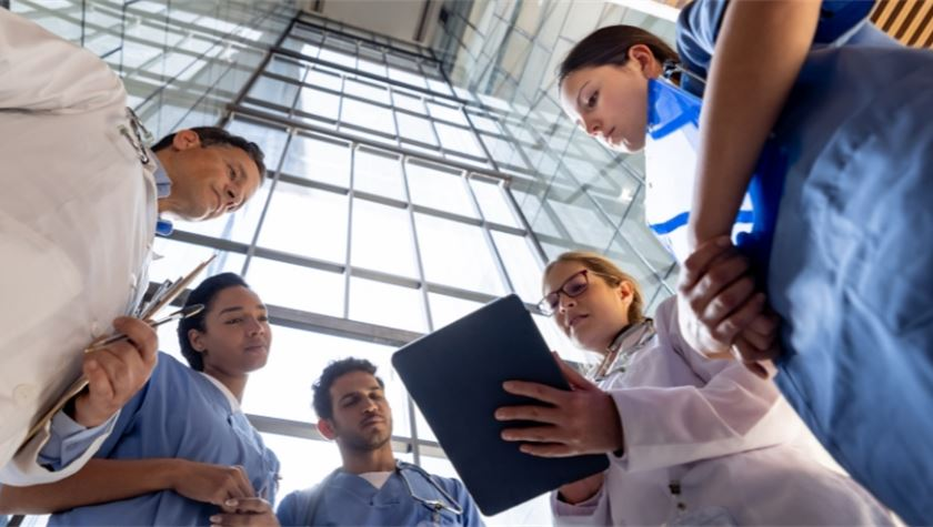 Parlimag's tweet photo. Collaboration equals innovation: how can the #EU get the European #Health Dataspace right? @DIGITALEUROPE's @BonefeldCecilia explains. 
#DigitalHealthDecade #Ad

➡️https://t.co/JdnQ1hZ9uz https://t.co/LCBfU6V4SJ
