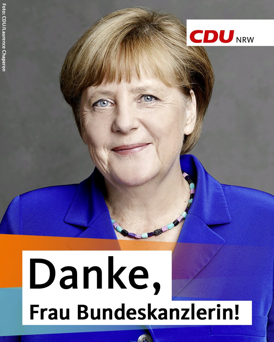 CDUNRW_de's tweet photo. Heute würdigt die @Bundeswehr Angela Merkel mit einem Großen #Zapfenstreich. In den vergangenen 16 Jahren führte sie 🇩🇪 sicher durch die zahlreichen Krisen der vergangenen Jahre. Auch wir sind dankbar für ihren unermüdlichen Einsatz für die Menschen in unserem Land! #dankemerkel https://t.co/JIXLXddVSz