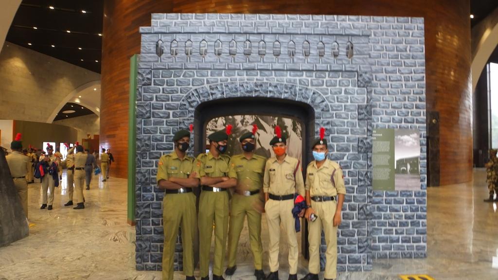 NCC_Dte_Gujarat's tweet photo. #NCCGUJARAT
Cdts attending SPNT trek visited Statue of Unity &amp; pledged at the "Wall of Unity"for "EK BHARAT SHRESTHA BHARAT".They also participated in a radio program for UNITY FM radio.
@DefencePRO_Guj
@HQ_DG_NCC
@CMOGuj
@GovernorofGuj
@Bhupendrapbjp
@NCC_Dte_Delhi 
@NccDteMPCG https://t.co/oWOjYGvA66