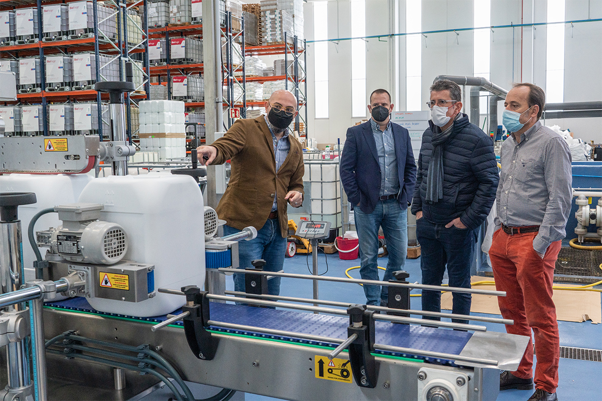 StollerEurope's tweet photo. 🏢 Today, at the Stoller Europe headquarters, we had the visit of our French distributor SABOC with the aim of planning the commercial and technical actions to be carried out in 2022.

#ThisIsStoller #ThisIsCustomer
#EmpoweringPlantsEmpoweringPeople https://t.co/1LPVmKqJ9m