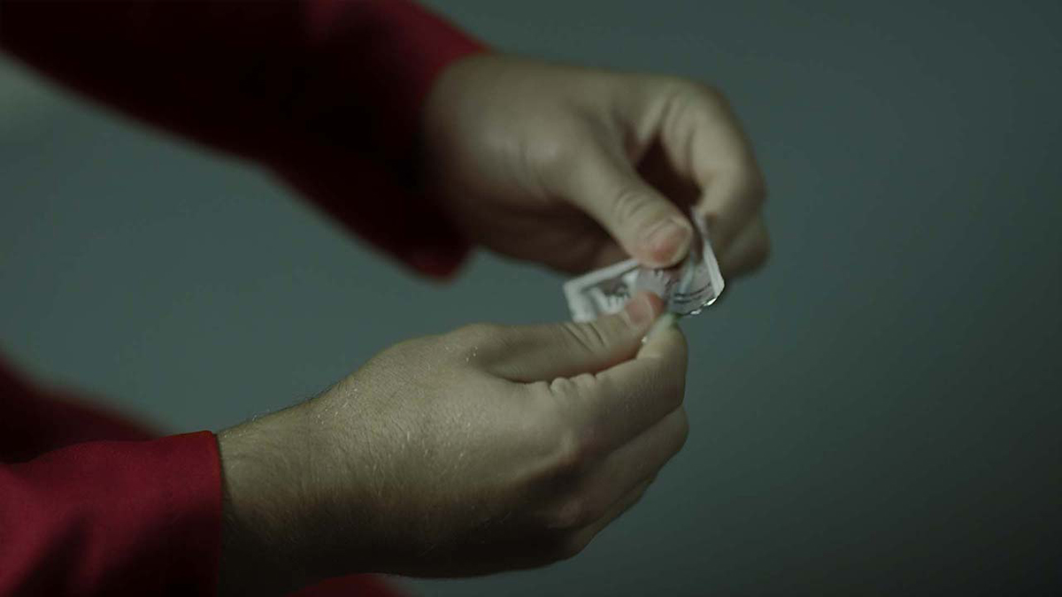 creapills's tweet photo. Unforgettables : Sidaction lance un site dans lequel vous devez retrouver les noms des films et séries où devraient apparaître ces scènes avec des préservatifs. Une opération sous forme de jeu pour sensibiliser 🎗

Découvrir le site : https://t.co/oXNSWV9PCs https://t.co/krsq5baf2D