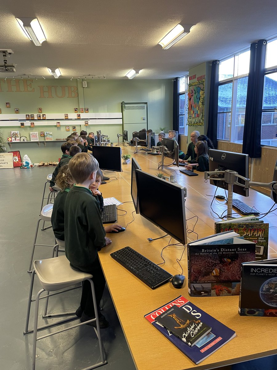 Ver_WPA's tweet image. This afternoon we are in the hub making PowerPoint presentations about the Polar Biome. #WatersideGeography #WatersideComputing