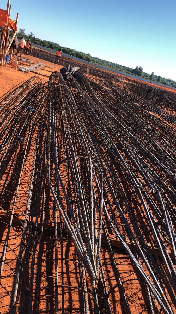 ArnoldoWiens's tweet photo. GRAN HOSPITAL DE CORONEL OVIEDO. Se trabaja en nivelación de suelo y colocación de pilotes para la base y soporte de las estructuras edilicias @mopcparaguay @MaritoAbdo https://t.co/l4SDJUOmgb