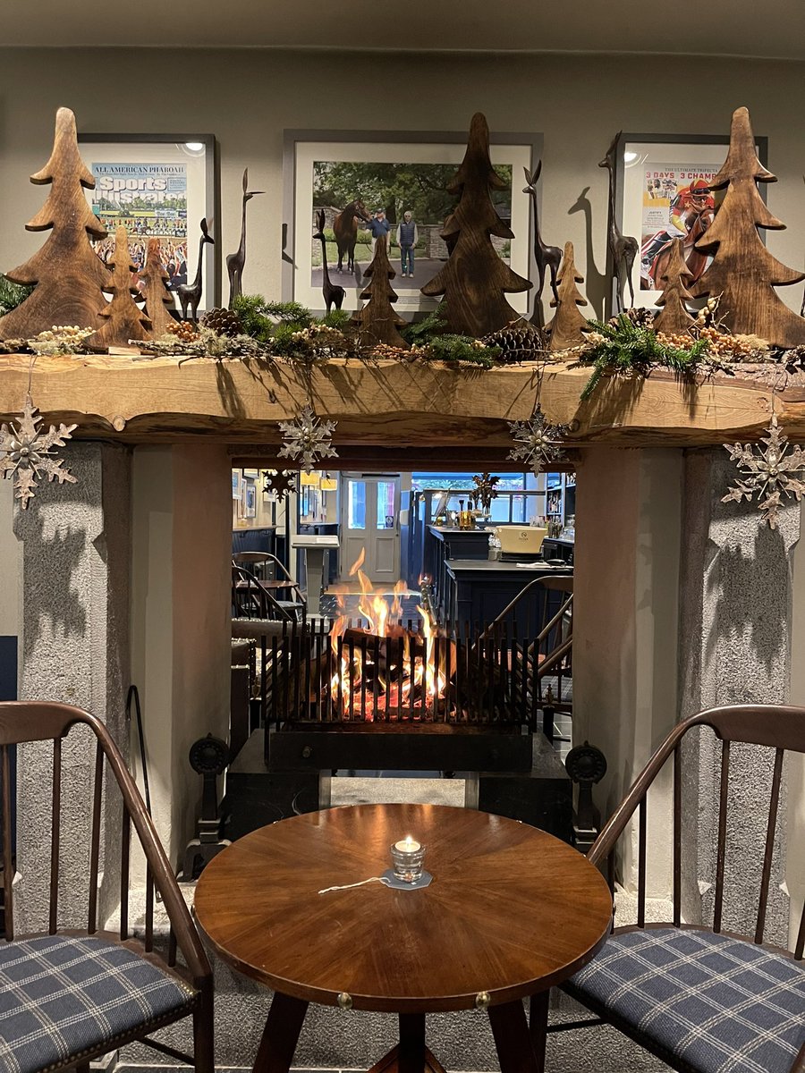 AdriaanBartels's tweet photo. Christmas is coming. #threewordtweet @MikeyRyans #EveryoneBacktoMikeys #christmasdecorations https://t.co/KZY0Xpnukc