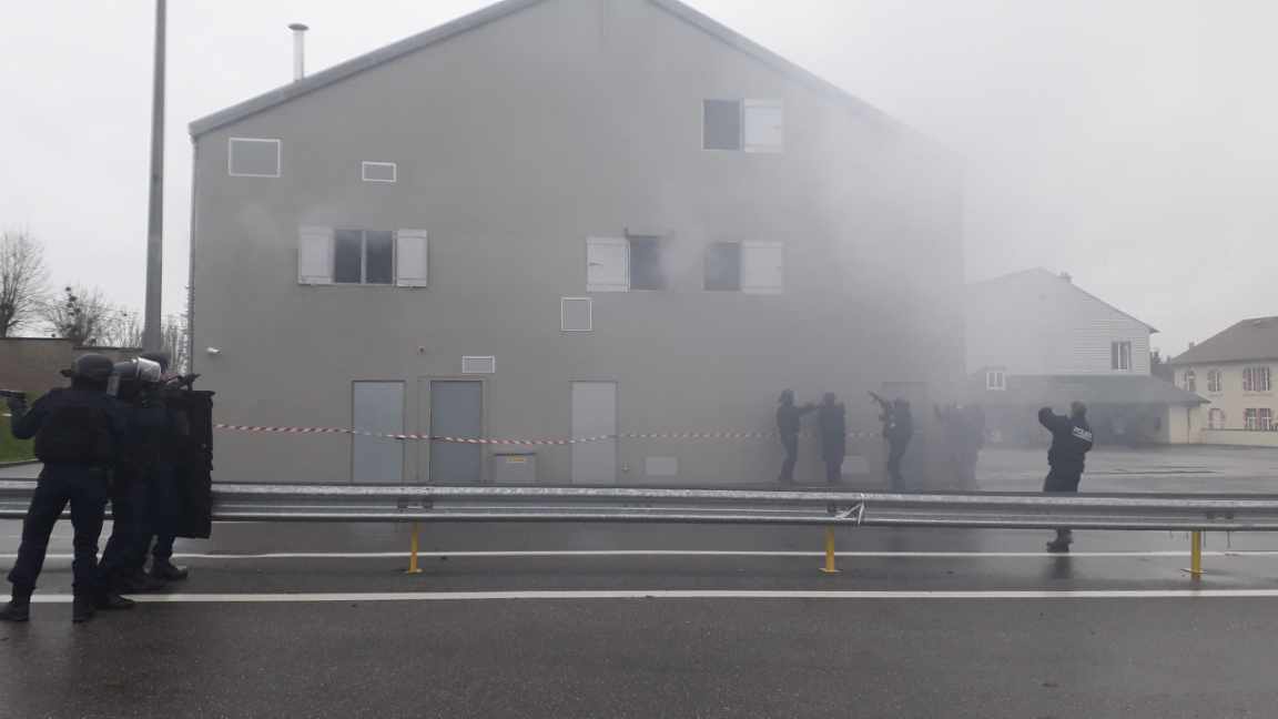 Prefet54's tweet photo. Journée d'échange inter-services et d'entraînement sur la thématique #terrorisme en présence d'Anne CARLI, dir cab du préfet.
Après une matinée en salle, l'après-midi a été consacrée à des entraînements pr améliorer la coordination entre forces de l'ordre et services de secours. https://t.co/I16sryMDhu