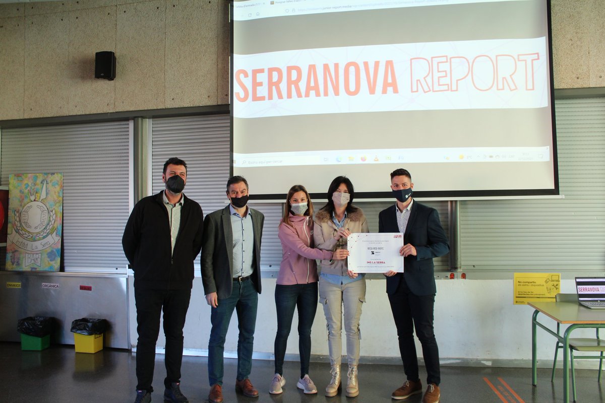 anton_not's tweet photo. Molt contents d'haver rebut la visita d'Eduard Inglés d'@inefcat i @QCastanyer de @JuniorReport_ per l'acte de lliurament de la beca que ens van concedir al projecte de @JuniorReportRED de l'@InsLaSerra  @LloveraMarisa @mcasascabos @CristinaMestr18 @sepladurgell https://t.co/E2YYwtuSAp