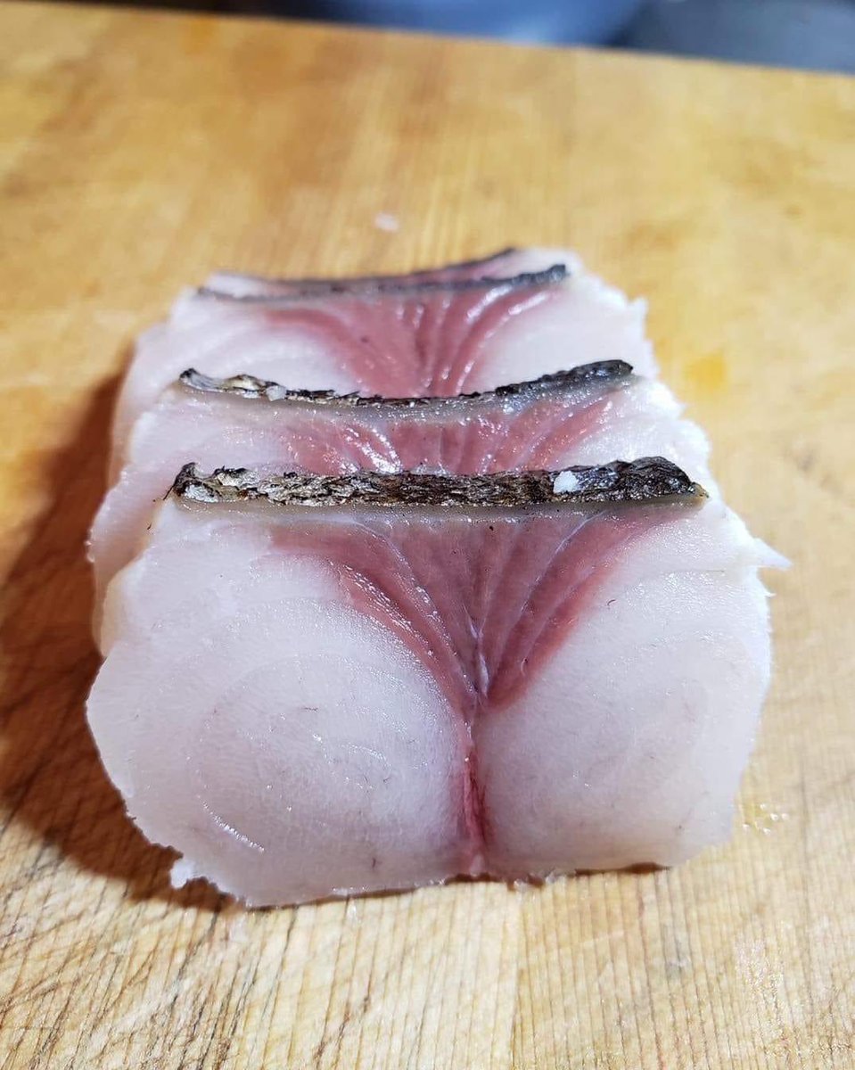 natsuki50364797's tweet photo. 太久沒有女��連魚肉看起來都這麼性感~ https://t.co/L0jZzJEyDO