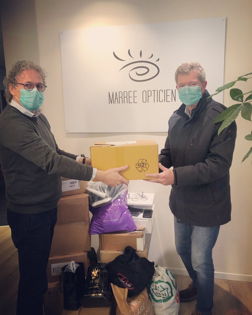 Marreeopticien's tweet photo. 👓inzamelen voor het Goede Doel👓
@LionsAssenDrAa heeft weer dozen vol oude brillen bij Marree opgehaald. Zij zorgen ervoor dat deze #brillen op de juiste bestemming komen.
Mochten jullie niet gebruikte brillen hebben, dan kunnen jullie die bij ons inleveren.
#assen https://t.co/VA3zLgh9cx