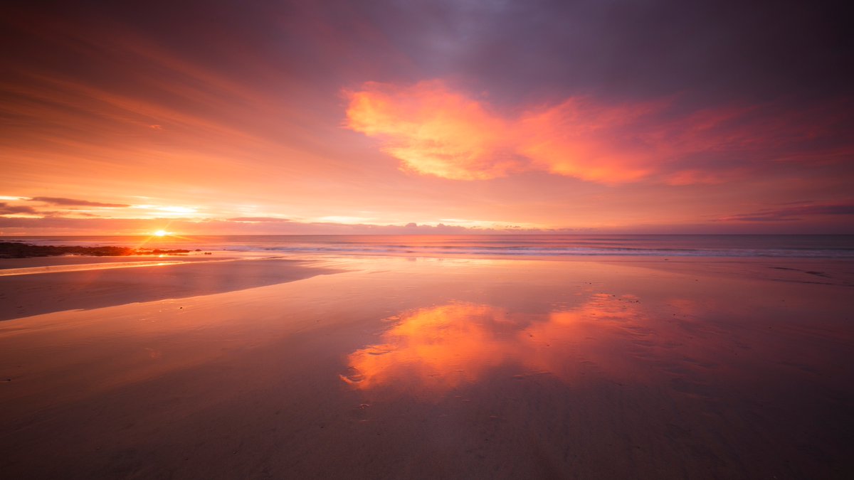 East Cork Sunrise...........
<a href="/BallycottonIRE/">Ballycotton</a> @Ballynamona <a href="/pure_cork/">Pure Cork</a> <a href="/corkbeo/">Cork Beo</a> <a href="/midletonimages/">Mellow Designs</a> <a href="/helloeastcork/">Hello East Cork</a>