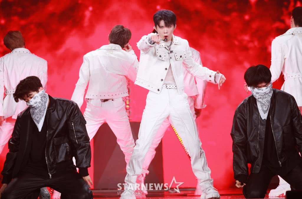 blitzersworld's tweet photo. [📷] 211202 

pics of AAA performance 
#BLITZERS #블리처스 https://t.co/YRHhC6a0Sk