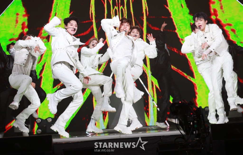 blitzersworld's tweet photo. [📷] 211202 

pics of AAA performance 
#BLITZERS #블리처스 https://t.co/YRHhC6a0Sk